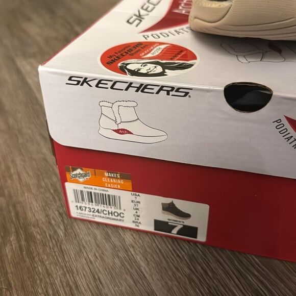 Skechers Women's Arch Fit Extraordinary Hiking Sneakers - Picture 9 of 9